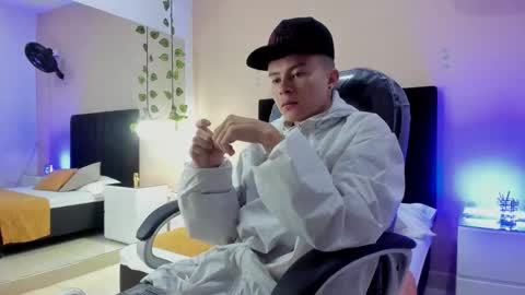 Snapshot of nascary_fox chatting on 11/02/25, 12:51 Nascary Fox online show from 11/02/25, 12:51