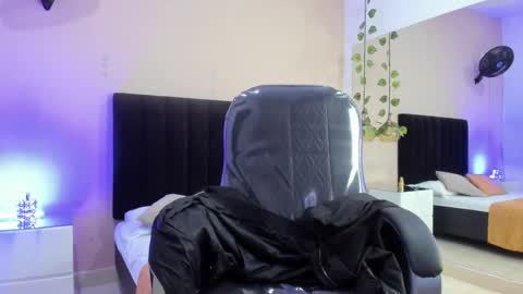 Snapshot of nascary_fox chatting on 11/06/25, 09:15 Nascary Fox online show from 11/06/25, 09:15