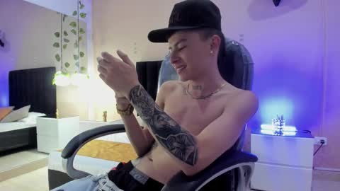 Snapshot of nascary_fox chatting on 11/15/25, 08:16 Nascary Fox online show from 11/15/25, 08:16