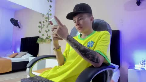 Snapshot of nascary_fox chatting on 11/16/25, 01:28 Nascary Fox online show from 11/16/25, 01:28