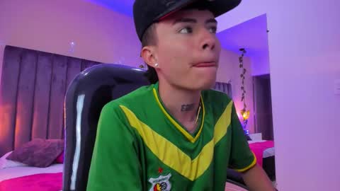 Snapshot of nascary_fox chatting on 12/14/25, 02:00 Nascary Fox online show from 12/14/25, 02:00