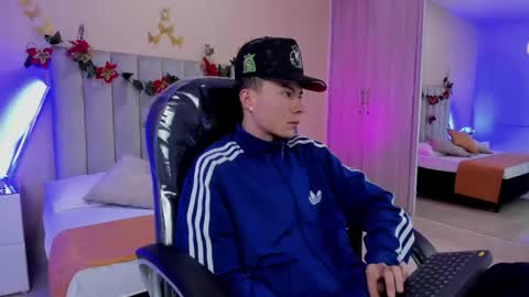 Snapshot of nascary_fox chatting on 12/20/25, 07:21 Nascary Fox online show from 12/20/25, 07:21