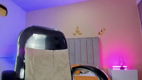 Nascary Fox online show from 04/24/26, 01:46