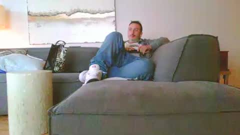 Snapshot of nassobout chatting on 05/06/26, 11:37 nassobout online show from 05/06/26, 11:37