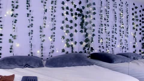 Maira online show from 01/17/25, 01:47