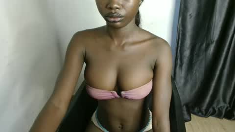 Snapshot of nasty_creamypussyy chatting on 02/14/26, 07:27 Mila online show from 02/14/26, 07:27