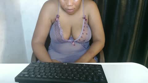 nasty_luna0 online show from 10/28/25, 05:00