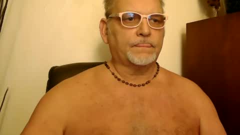 Snapshot of nastydaddyfatcock8 chatting on 02/04/25, 12:40 Daddy online show from 02/04/25, 12:40