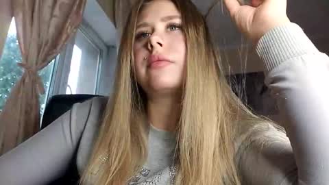 AngelaBooc online show from 10/17/25, 08:17