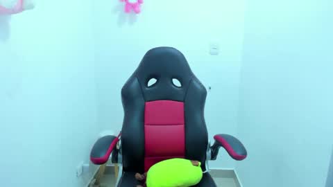 Snapshot of nata_gil19 chatting on 05/15/26, 02:18 Karo online show from 05/15/26, 02:18