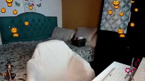 Natalia online show from 10/27/25, 12:26