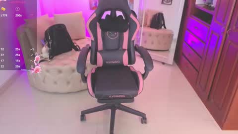 Snapshot of nataasha___ chatting on 09/29/25, 03:44 NATASHA online show from 09/29/25, 03:44