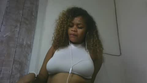 Snapshot of natachazz chatting on 04/08/26, 01:05 natachazz online show from 04/08/26, 01:05