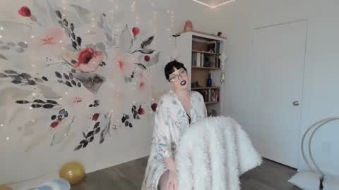 Natasha Luxxx online show from 12/10/24, 09:43