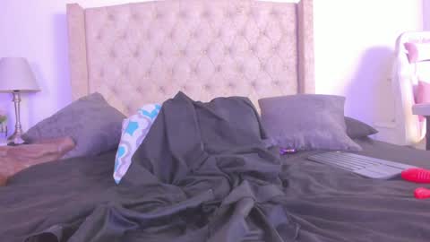 Natalia online show from 01/09/25, 06:17