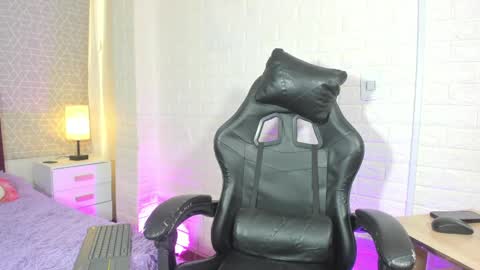 Snapshot of natalia_kiss01 chatting on 04/24/26, 09:39 Natalia Kiss online show from 04/24/26, 09:39