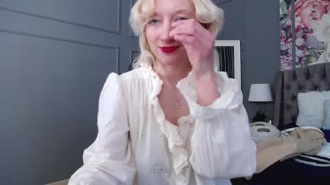 Natalie online show from 01/10/25, 01:52