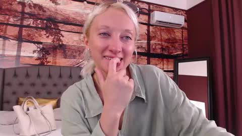 Natalie online show from 09/15/25, 10:48