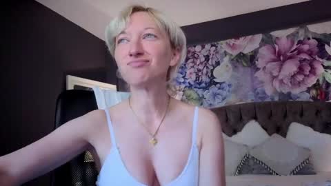 Snapshot of natalie_bitton chatting on 05/16/26, 07:05 Natalie online show from 05/16/26, 07:05