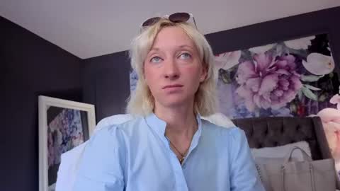 Snapshot of natalie_bitton chatting on 06/15/26, 06:59 Natalie online show from 06/15/26, 06:59