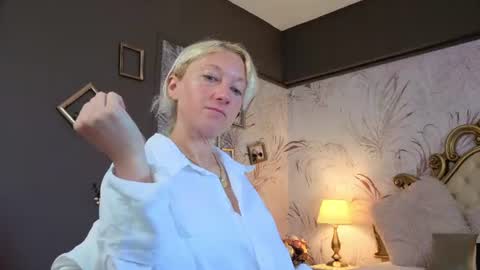 Snapshot of natalie_bitton chatting on 06/30/26, 06:36 Natalie online show from 06/30/26, 06:36