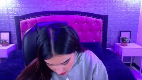 natalie  online show from 11/21/25, 03:49