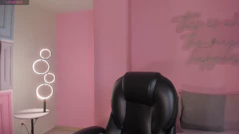 Snapshot of natalielewis_ chatting on 06/11/26, 11:52 Natalie Lewis online show from 06/11/26, 11:52
