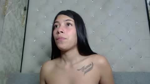 Snapshot of nataliepetite3x chatting on 11/21/25, 11:42 Natalie online show from 11/21/25, 11:42