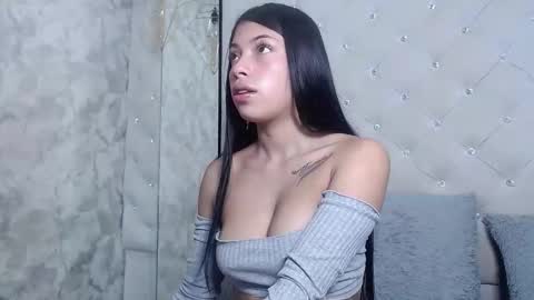 Snapshot of nataliepetite3x chatting on 11/24/25, 11:54 Natalie online show from 11/24/25, 11:54