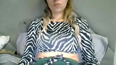 Snapshot of nataliexo111 chatting on 09/11/25, 02:06 Natali online show from 09/11/25, 02:06