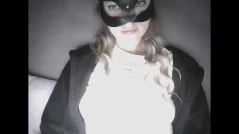 Snapshot of nataliexo111 chatting on 09/30/25, 04:01 Natali online show from 09/30/25, 04:01