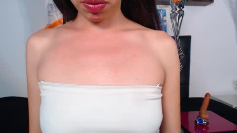 Snapshot of nataliiagp chatting on 10/11/25, 04:44 Natalia  online show from 10/11/25, 04:44
