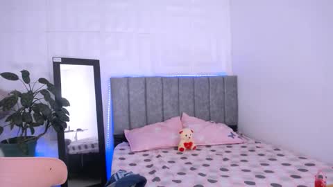 Snapshot of nataly_mcry chatting on 10/30/25, 09:15 NATALY online show from 10/30/25, 09:15