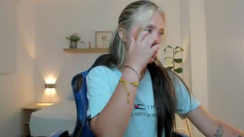 Snapshot of nataly_rodri chatting on 04/24/26, 02:36 Nataly online show from 04/24/26, 02:36