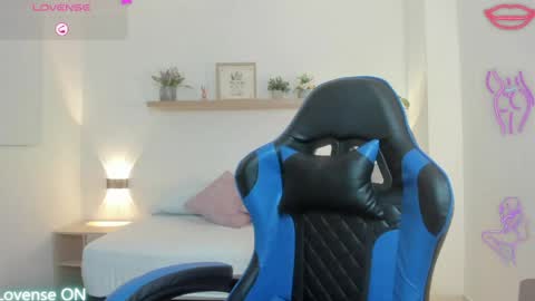 Snapshot of nataly_rodri chatting on 04/25/26, 02:14 Nataly online show from 04/25/26, 02:14