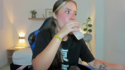 Snapshot of nataly_rodri chatting on 07/18/26, 02:27 Nataly online show from 07/18/26, 02:27