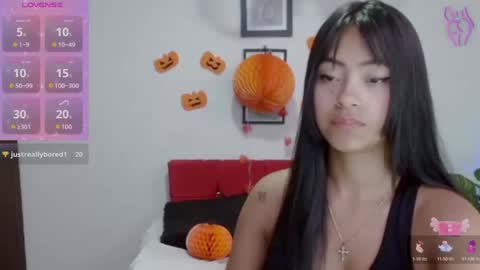 Nataly Escobar online show from 10/28/25, 01:03
