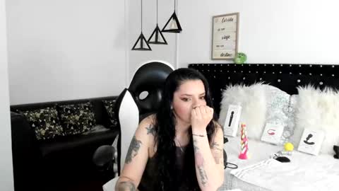 Snapshot of natasha__logan chatting on 02/01/25, 10:26 Natasha online show from 02/01/25, 10:26