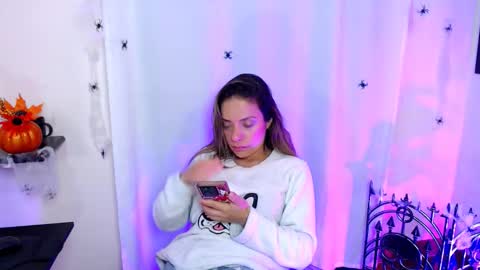 Snapshot of natasha_cam222 chatting on 10/30/25, 01:23 Natasha online show from 10/30/25, 01:23