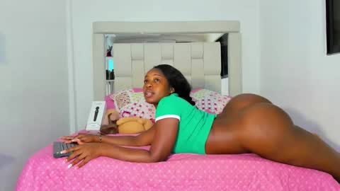 Snapshot of natasha_joyy chatting on 10/21/25, 01:06 SARA online show from 10/21/25, 01:06