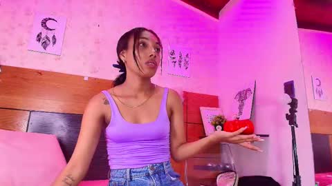 Snapshot of natasha_luna_ chatting on 02/27/25, 01:38 Natasha online show from 02/27/25, 01:38