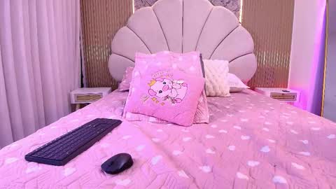 Snapshot of natasha_luna_ chatting on 11/18/25, 07:18 Natasha online show from 11/18/25, 07:18