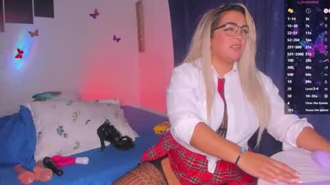 Snapshot of natasha_rodriguez86 chatting on 11/21/25, 10:19 Natty online show from 11/21/25, 10:19