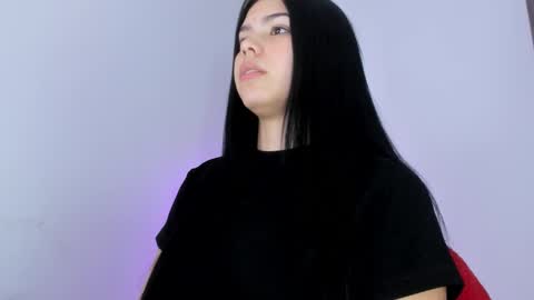 Snapshot of natasha_su chatting on 09/21/25, 03:52 Natalia online show from 09/21/25, 03:52