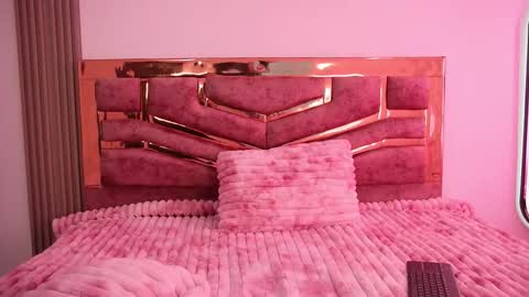 Natasha Vesper  online show from 10/25/25, 01:40