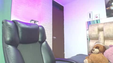   online show from 10/05/25, 03:27