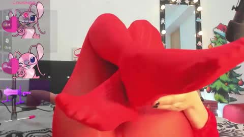 Snapshot of natashayuu chatting on 11/15/25, 12:08 natasha online show from 11/15/25, 12:08