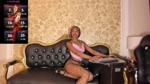 Snapshot of natazhaqueen chatting on 03/25/26, 04:40 nathalia online show from 03/25/26, 04:40