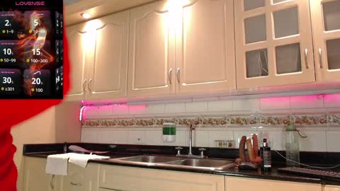 Snapshot of natazhaqueen chatting on 03/29/26, 04:23 nathalia online show from 03/29/26, 04:23