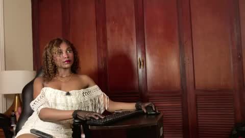 Snapshot of natazhaqueen chatting on 04/11/26, 04:06 nathalia online show from 04/11/26, 04:06